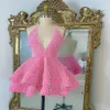 Carino rosa paillettes ragazze brevi abiti da ballo per ragazze nere 2022 sexy halter scollo a V volant puffy mini lunghezza plus size compleanno pa277o