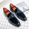 Blue New Men Dress Sapatos de camurça de luxo Men Shadow Patent Leather Wedding Shoes Italian Style Mens Oxfords Sapatos Big Tamanho grande