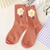 Femmes chaussettes dessin animé mignon ours lettre petite fleur femmes Tube moyen stéréoscopique Kawii Version coréenne sauvage étudiant coton