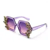 Solglasögon Mosengkw lyxiga färgglada kristallkvinnor Square Overdimensionerade moden trendiga skugga glasögon