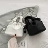 Drawstring fashionabla hinkväska i sommarens populära väska för kvinnor 2023 Ny koreansk version mångsidig en axel crossbody hink bagstylishhandbagsstore