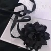 Tour de cou bijoux romantiques pour femmes collier de fleurs noires Vintage colliers de mode coréens délicats bijoux à breloques chaîne de cou classique