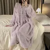 Indumenti da notte da donna Accappatoio viola Abiti da casa in stile principessa Flanella Camicia da notte calda Velluto corallo spesso Kimono Accappatoio Lungo Homewear Peignoir