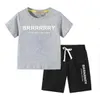 Auf Lager 2–7 Jahre Designer-Kinderbekleidungssets T-Shirt-Hosen-Set Markendruck Kinder 2-teilige reine Baumwollkleidung Baby Jungen Mädchen Fashion Appare GC2242