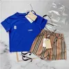 Conjuntos de roupas de verão conjunto de duas peças para homens e mulheres da série Bear roupas infantis manga curta T-shirt shorts algodão puro com elementos de moda tamanho 90cm-160cm B13