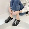 Zapatillas de verano para mujer, zapatillas con plataforma y remaches, mulas de cuero Punk Rock, accesorios metálicos creativos, zapatos de fiesta informales, toboganes para mujer al aire libre 230807cj