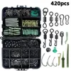 Accessori per la pesca 160-420PcsBox Kit di attrezzatura per la pesca alla carpa con esche per esche Accessori per viti Girelle Ganci Manicotti anti groviglio Perline di arresto del gancio 230807