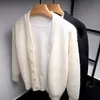Maglioni da uomo Cardigan lavorato a maglia bianco di alta qualità di lusso moda uomo maglione vintage cappotto uomo autunno casual maglione coreano allentato uomo 230807
