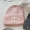 Gorras de bola Elegante sombrero de punto de cachemira Otoño Invierno Color sólido Cálido Sombrero de lana gruesa Ropa de moda clásica con sombrero de pila decorativa Hacer gorro de diseñador