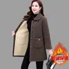 Pele feminina de pele sintética XL-6XL Nova meia-idade roupas femininas para idosos engrossar imitação casaco de lã de cordeiro casaco de veludo granulado de comprimento médio inverno da mãe HKD230727