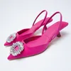 Sapatos sociais Sapatos femininos bico fino Sapatos diamantados rosa salto baixo Sapatos de tiras femininos 230809