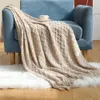 Filtar textil stad faux kashmir soffa filt täcker nordisk stil stickad rutt kast tofsar säng bättre gyllene filt för våren sommaren 230809