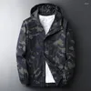 Heren Jassen Camouflage Capuchon 2023 Lente Koreaanse Outdoors Casual Streetwear Mannelijke Ademende Militaire Windbreakers