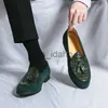 Elbise ayakkabıları lüks erkek loafers ayakkabıları mokasen üzerinde kayma moccasinler adam parti elbise ayakkabıları düğün daireleri resmi püskül rahat yeşil ayakkabılar artı boyut 38-48 j230808