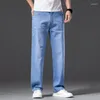 Jeans Masculino Corte Reto Calças Soltas de Verão Azul Claro Ajuste na Perna Masculino Vintage Tamanho Grande 44 Calças Jeans Corporativas