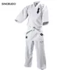 Skyddsutrustning högkvalitativ Kyokushinkai Dogi Dobok 12oz 100% bomullsduk Karate Uniform Kimono Gi Tyg för barn Vuxen gratis vit bälte 230808