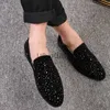 Klädskor svarta spikar 2022 Nya varumärkesmänniska loafers lyxskor denim och metall paljetter av hög kvalitet casual män skor j230808