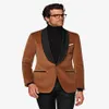 Klassieke Stijl Een Knop Bruin Fluwelen Bruidegom Tuxedos Shawl Revers Bruidsjonkers Mens Suits Bruiloft Prom Diner Blazer Jas Broek Tie223v