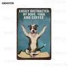 Black Cat Metal Tin Sign Dog Doing Yoga Metal Affisch Roliga djur Hund Ta ett bad vintage plack väggklistermärken för husdjursbutik badrum toalettdekor 30x20 cm w01