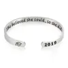 Polsino She Believed Cod Così ha aperto il braccialetto per le donne Uomini Lettera Bachelor Cap Acciaio inossidabile Inspirational Bangle Gioielli Drop Deliver Dhcwv