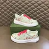 Tennis 1977 Casual Shoes Classic Canvas i Beige och Ebony Shoe Luxurys Designer Womens Men Shoe Italy Green and Red Web Stripe Platform Woman Sneaker 03