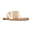 Woody Mules Kobiet Projektantki Kapcia Slajdy Sandały Futro płócienne Shearling moda płaska biała czarna żagiel kobieta na plaży pepper Winter Slipper Sandal 35-42