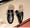 Sandales pantoufles en fourrure pour femmes portent des chaussures Mueller en automne hiver nouveau paresseux avec fond plat bout couvert moitié 230417