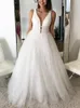 Party Dresses Elegant White Tulle Evening Dress Long Luxury 2023 Sparkly Prom Gown V-Neck Pärled Ball For Women