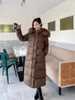 Kvinnors jackor designer europeiska high-end p hem 2022 vinter stor päls krage lös överdimensionerad förtjockad förlängd över knävit gåsjacka kvinnor ou48