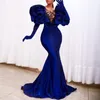 Party Dresses 2023 Sequined Mermaid aftonklänning Lång sammet Saudiarabien Royal Blue Pleated Gown Vestido de Gala