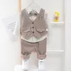 Set di abbigliamento Bambini Bambini Gentleman Abbigliamento Completo Compleanno Festa di nozze Set elegante Neonato Abbigliamento casual Camicia a righe Gilet Pantaloni Costume 230809