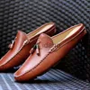 Klänningskor mäns sommar ny mode casual mules manlig andningsbar första lager kohud loafer toffel mocassins mjuka äkta läder sandaler j230808