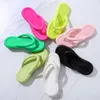 Tofflor flip flops kvinnor sommarstrand inomhus utomhus glider godisfärger sandaler nonslip par fritid mjuka platta skor 230808