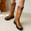 Płaskie haftowane motyle etniczne zachodnie buty platformowe Motiry zwierząt duże wielkości damskie buty Mid-Calf Vintage Knight Boots L230704