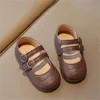 2023 neue Baby Mädchen Schuhe Britischen Stil Solide Unisex Hohl Atmungsaktive Schuhe Infant PU Leder Schuhe Kleinkind Erste Wanderer Junge wohnungen