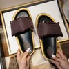Havuz slaytlar tasarımcı kadın terlik yastık slayt sandalet yaz daireler konfor çiftleri terlik ayakkabıları moda platform sandal lüks siyah flip flop