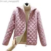 Abrigo de algodón de moda de cuero de imitación para mujer Nuevo 2023 Chaqueta de invierno Chaqueta corta de piel de oveja con capucha Chaqueta gruesa y cálida Cremallera Pink Parks Ropa de mujer Z230809