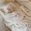 Filtar Swaddling Korean Baby Filt Coral Plush Bear Rabbit Cartoon Embroidery Filtar Nyfödd täcker Filtar Children's Quilt Handcart Filt Z230809