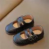 2023 neue Baby Mädchen Schuhe Britischen Stil Solide Unisex Hohl Atmungsaktive Schuhe Infant PU Leder Schuhe Kleinkind Erste Wanderer Junge wohnungen