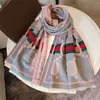 2023 Écharpes en laine Winter Luxury Cashmere Scarf Men Femmes High Elies Designer Classic Surdimension Big Letter Patch Pachmina Châle Neckerchiefs Nouveau cadeau Long Wraps 8811