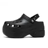 Heta sandaler Fashion Sandal Woman Platform New Black Clog Garden Slippers glider på för tjejstrandskor Sandalia Plataforma 230417