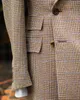格子縞の男性ウェディングスーツクラシックタキシードダブル胸肉ブレザーグルームウェアオス2 PCのためのノッチ付きラペルコートパンツカスタムメイド