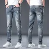Jeans da uomo estivi di alta qualità Small Foot Mid Rise Youth Fashion Slim Fit Pantaloni casual 230809