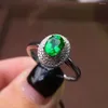 Cluster-Ringe Vintage grüner Kristall Smaragd Edelsteine Diamanten für Frauen Weißgold Silber Farbe Schmuck Royal Bijoux Bague Geschenk