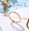 Bagues de cluster Tiny 14K Rose Gold Eternity Wedding Band Moissanite Bague pour femmes Cadeau d'anniversaire