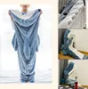Filtar Svadlande mjuk tecknad flanellhaj Filt Pyjamas Wearable Filtar Lämpliga för barn och vuxna högkvalitativa luft Z230809