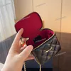 Deux petites boules d'or des femmes designer vanity box sac mini boîtier cosmétique jardware en métal doré matelasse