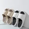 Mode tofflor kvinnor män inomhus utomhus flip flops sommar strand sandaler mjuka nonslip badrum lägenheter par hemskor 230808