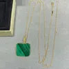 Smaragd-Anhänger-Halskette für Damen, Vintage-Stil, Malachitgrün, Jade-Kleeblatt-Anhänger, 18 Karat vergoldete Halskette, schlichter klassischer Schmuck