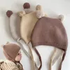 Mützen Hüte Winter Frühling Häkeln Baby Hut Weiche Pompom Infant Mädchen Jungen Kappe Beanie Einfarbig Kinder Gestrickte Warme Ohr schutz Motorhaube 230808